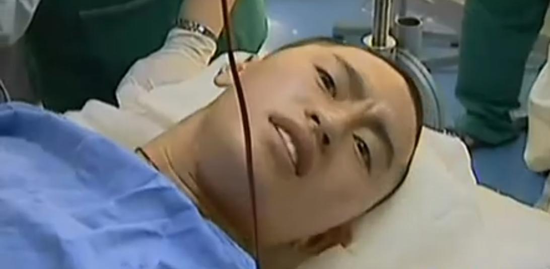 20岁小伙被重度烧伤七年后续,山东男子下肢被烧伤