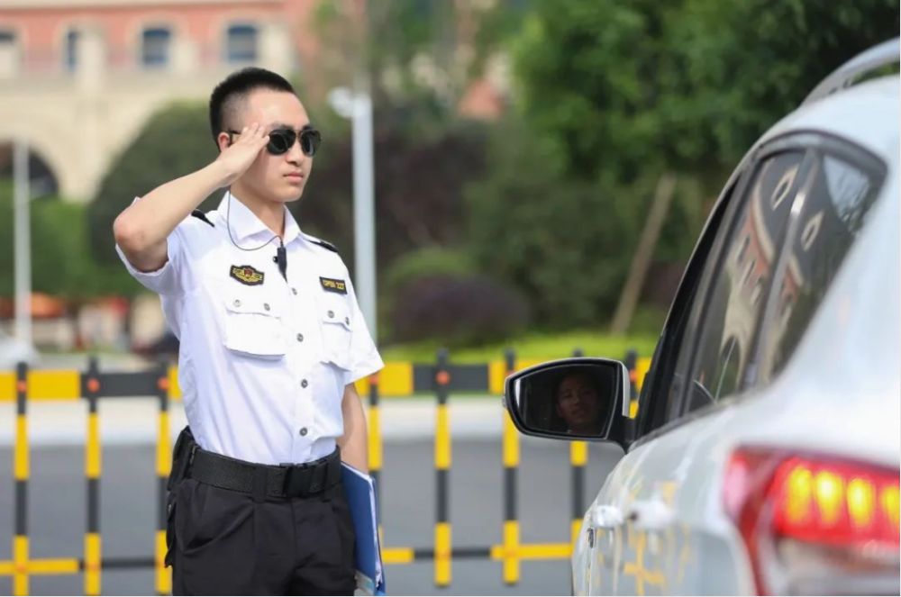 “三最”住区提品质，新鸥鹏文教服获“中国物业百强”TOP26