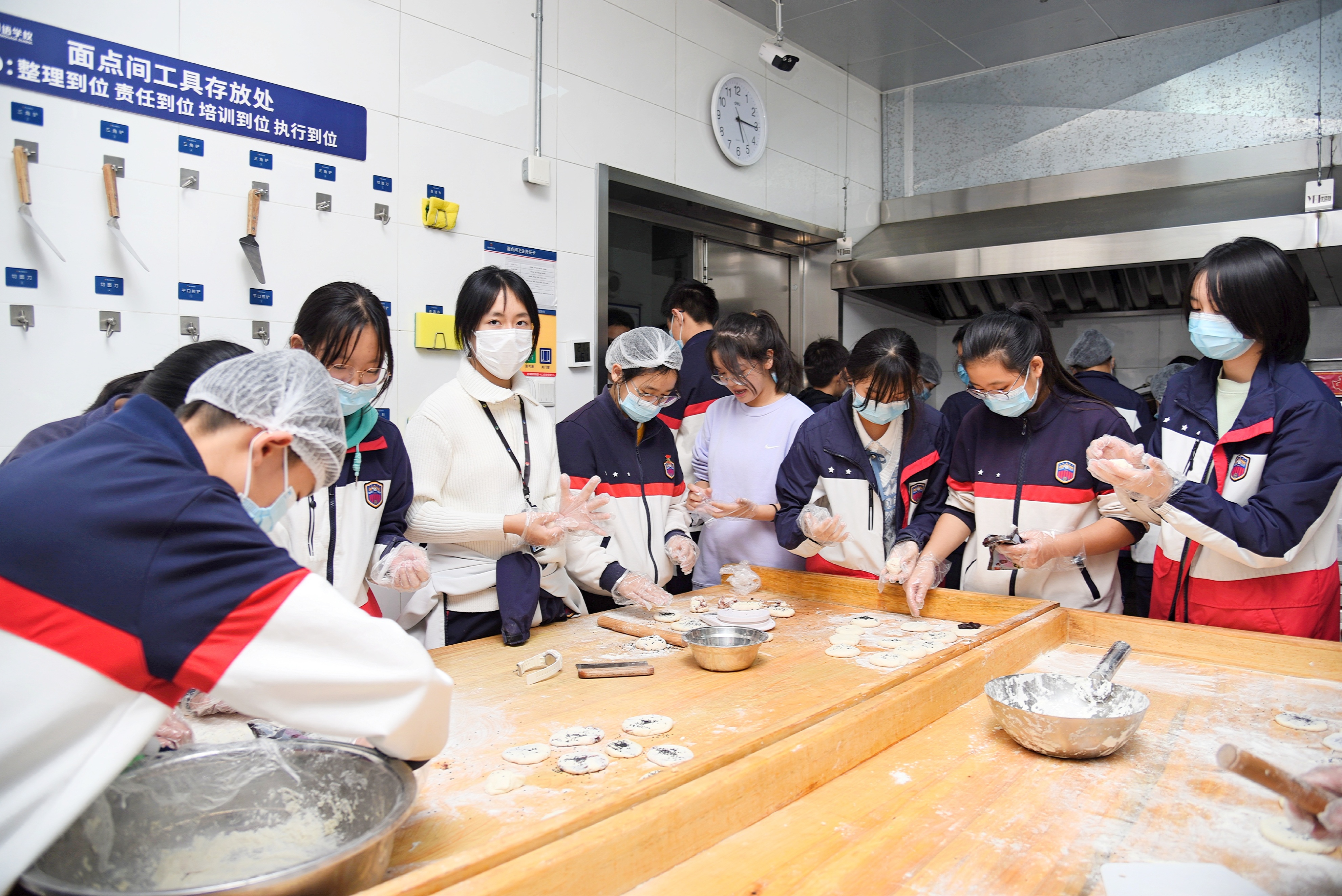 这个学校竟然有七十多门选修课，直接将学生“技能点”拉满