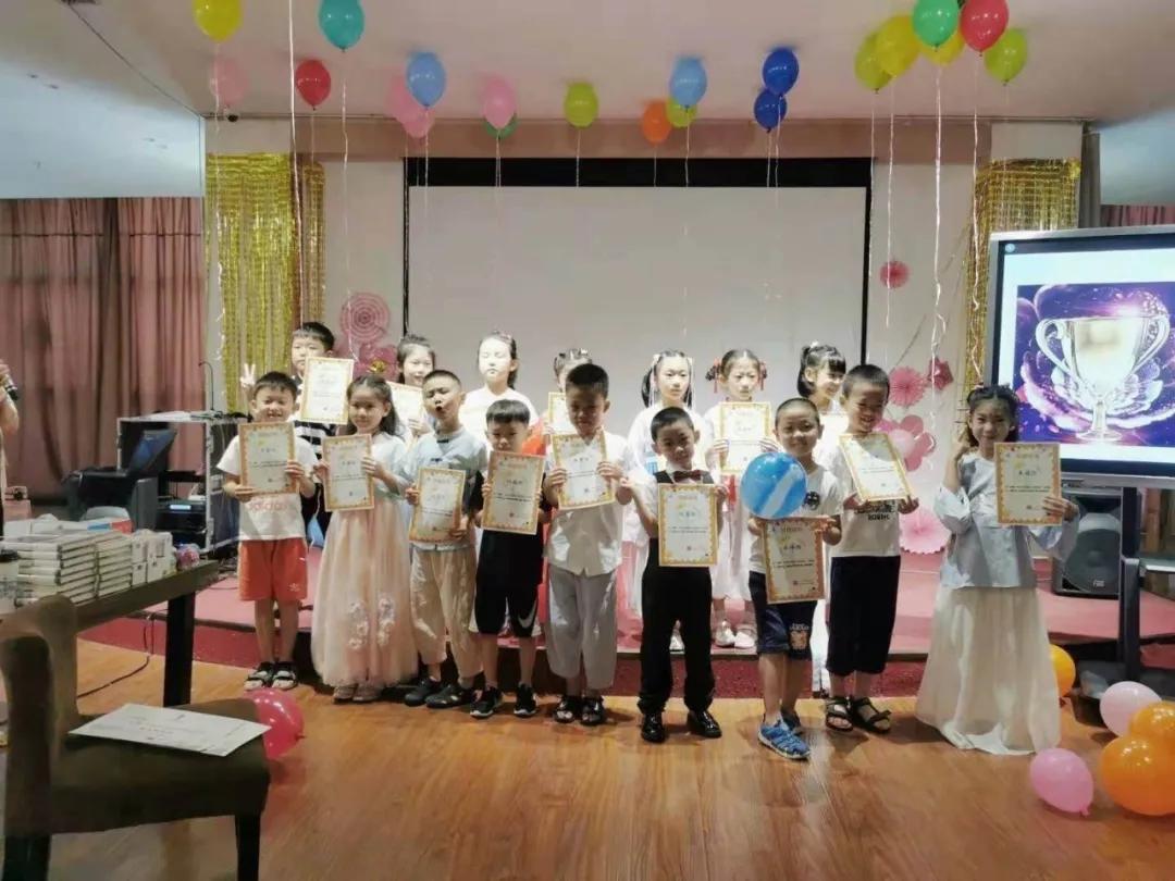 陪孩子背诗500多天：建立底层自信，收获4种思维