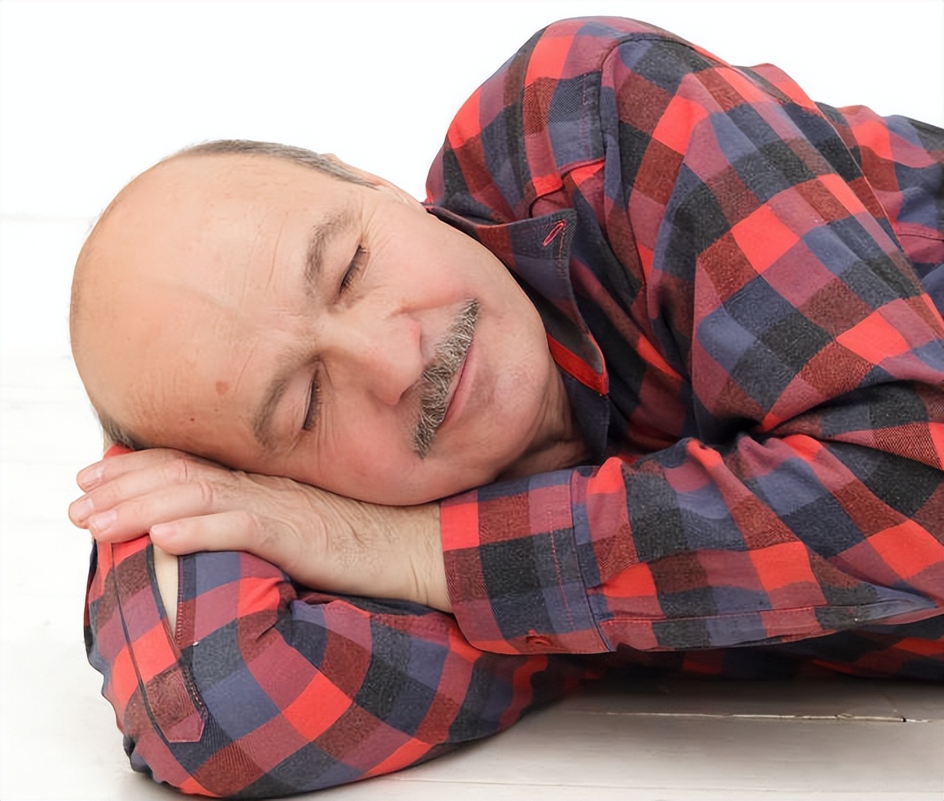 睡硬地板有什么好处,在地上睡有什么好处