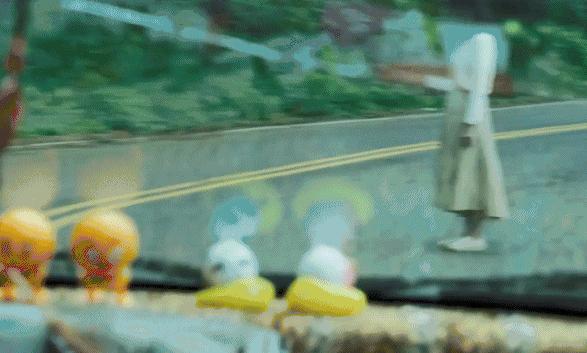 白发老妇在血色中“一夜回春”?通过杀戮释放欲望,只能说太奇葩