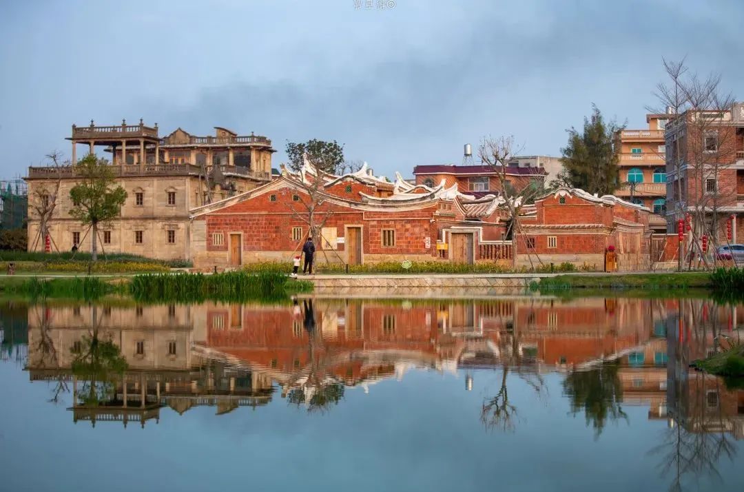 连续21年吊打厦门!这座疯狂“搞钱”的小城,藏着比三亚清净的海