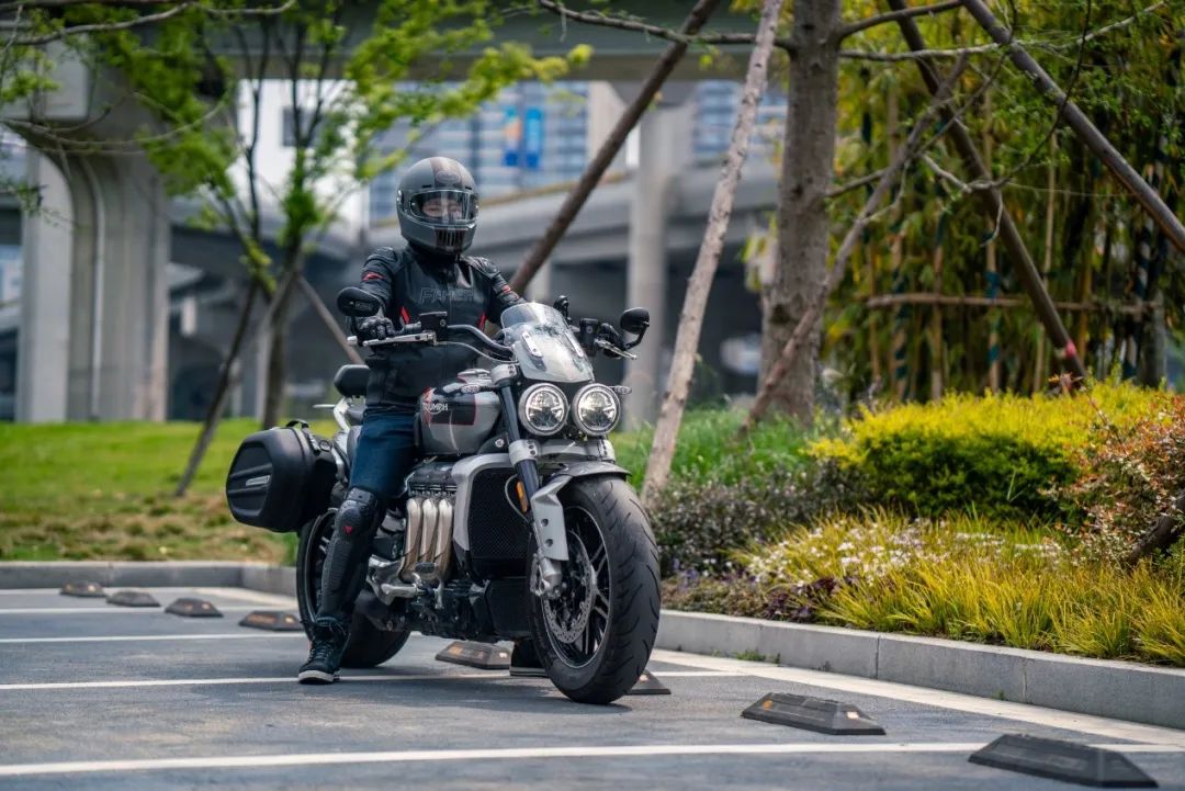 凯旋火箭3优缺点,火箭凯旋3新款试驾