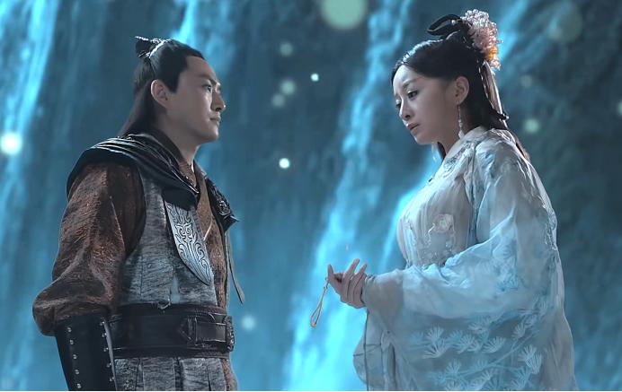 43岁还在演纯情少年？糊了的“花弄影”，为何沦为烂片主角？