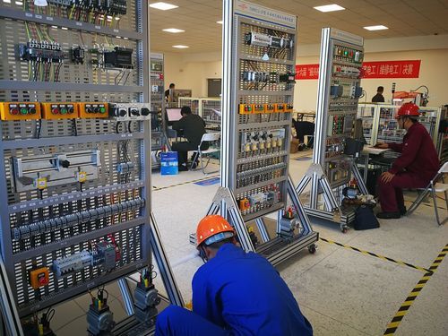 电工元件中属于电容器的电工符号,电工常见的电气元件符号及实物图