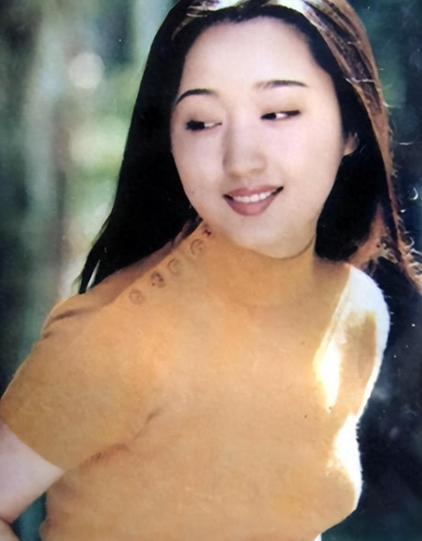 禁欲男娶娇妻，女神遭网暴退坛，自责不值