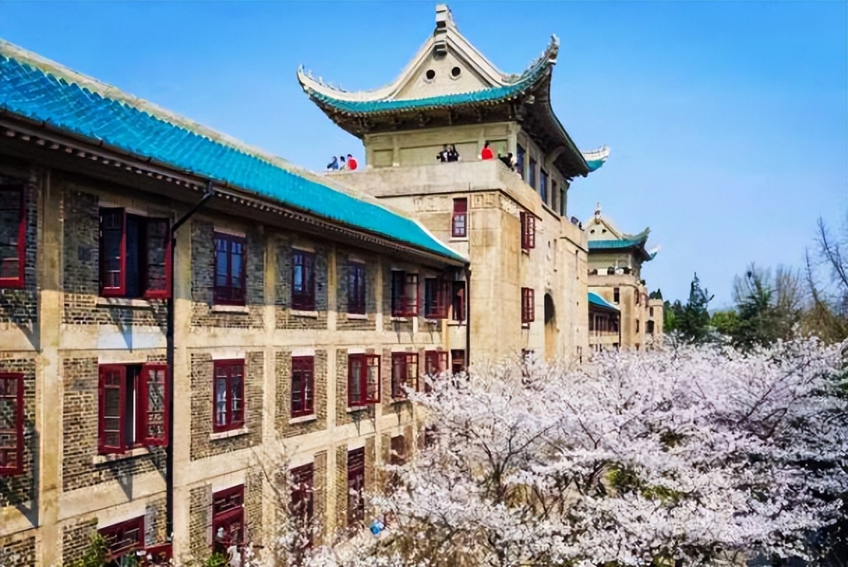 国内百强大学名单，*京大南**学发挥稳定，武汉大学被吐槽名不符实