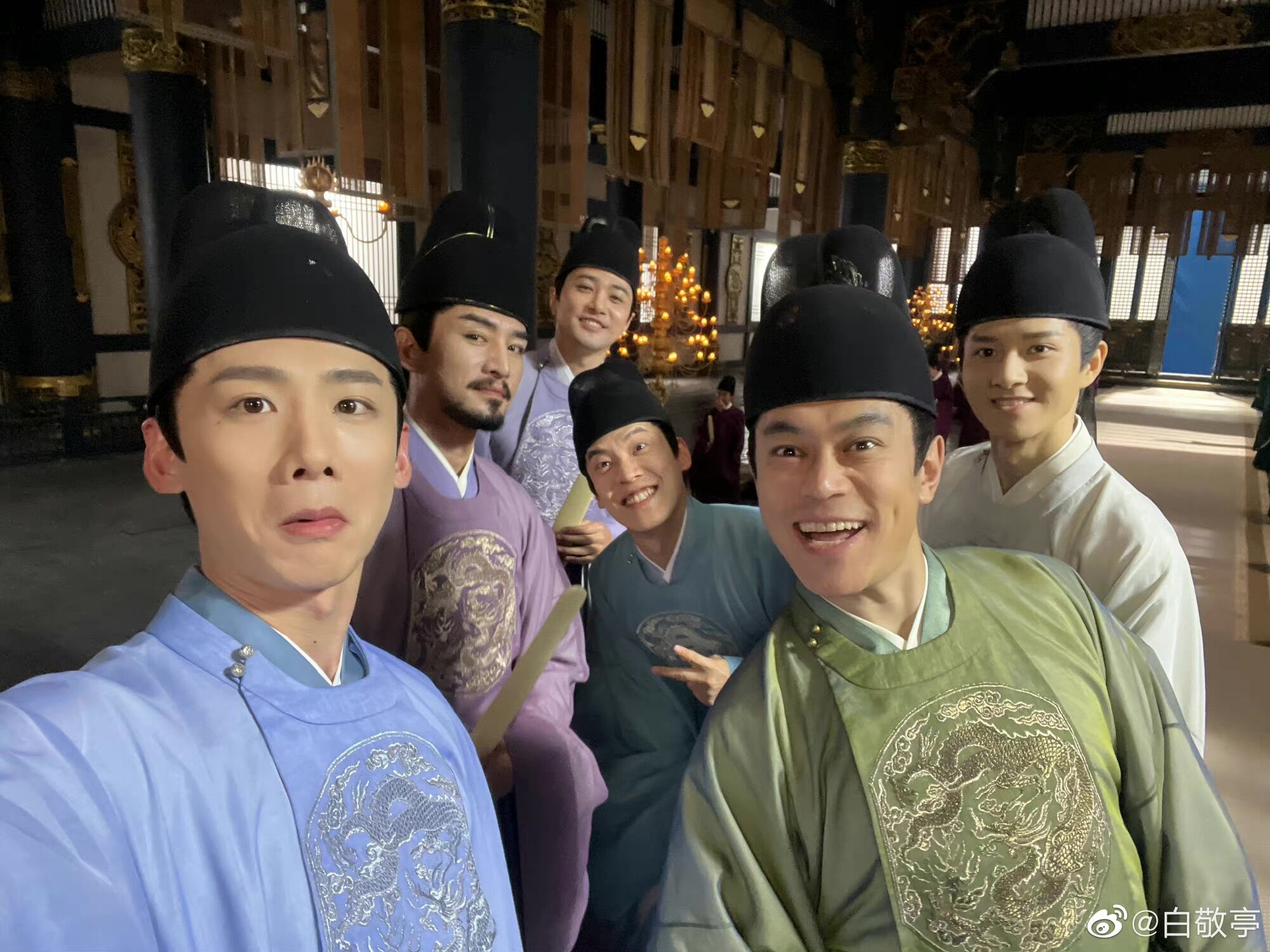 小白发文《卿卿日常》热度破万，细心网友发现一直用自己代言手机