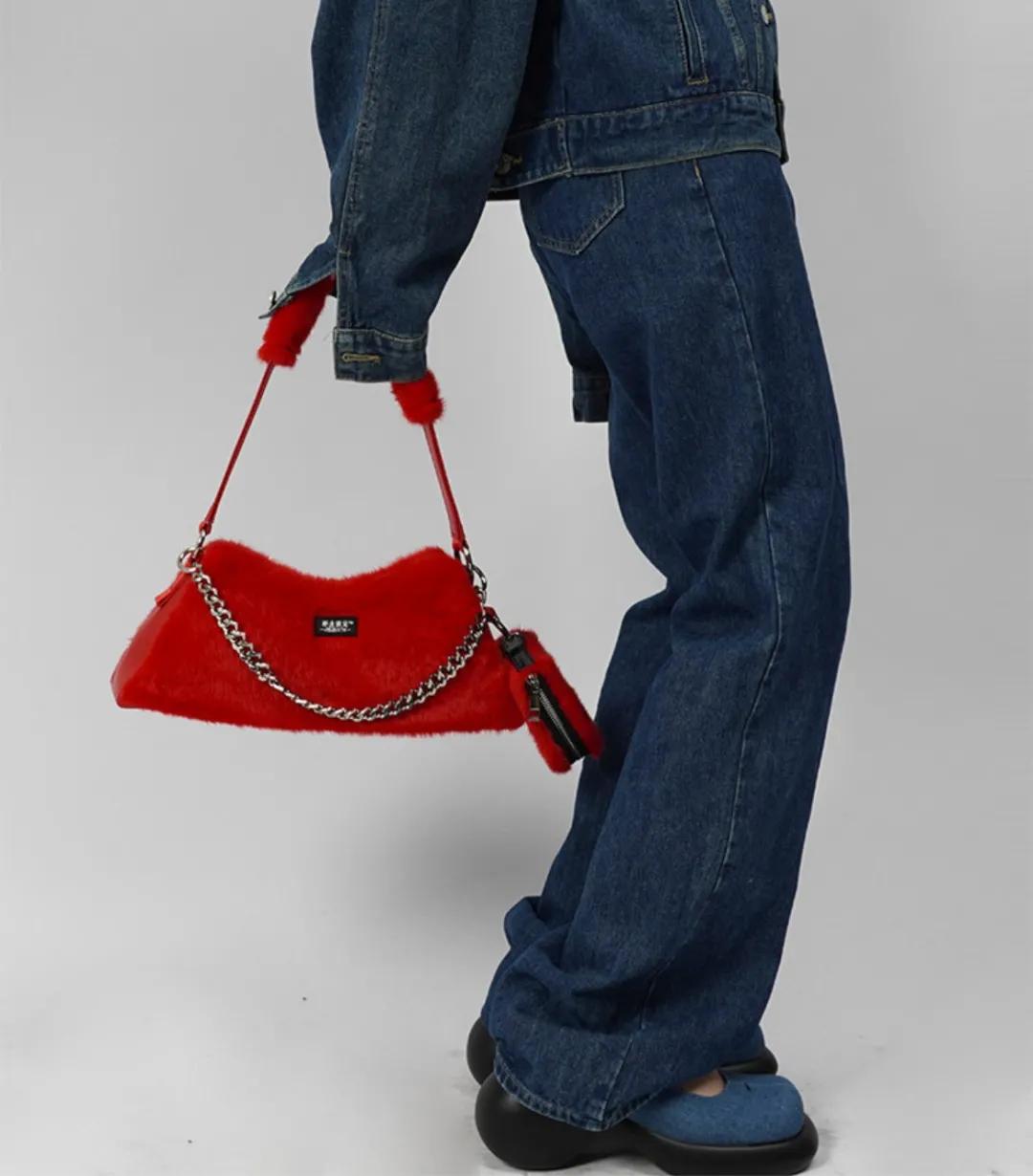 新年当然是穿红色最应景！不过节也想穿