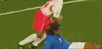 红牌、*攻围**裁判，一哭二闹三上吊，韩国人还真把卡塔尔当本土了