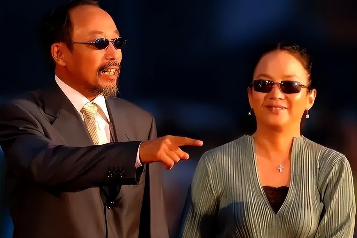 8位晚年移居国外的老牌明星,年轻出国享受晚年回国养老的明星