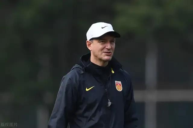 李铁会重覆高洪波吗,李铁和李霄鹏新消息