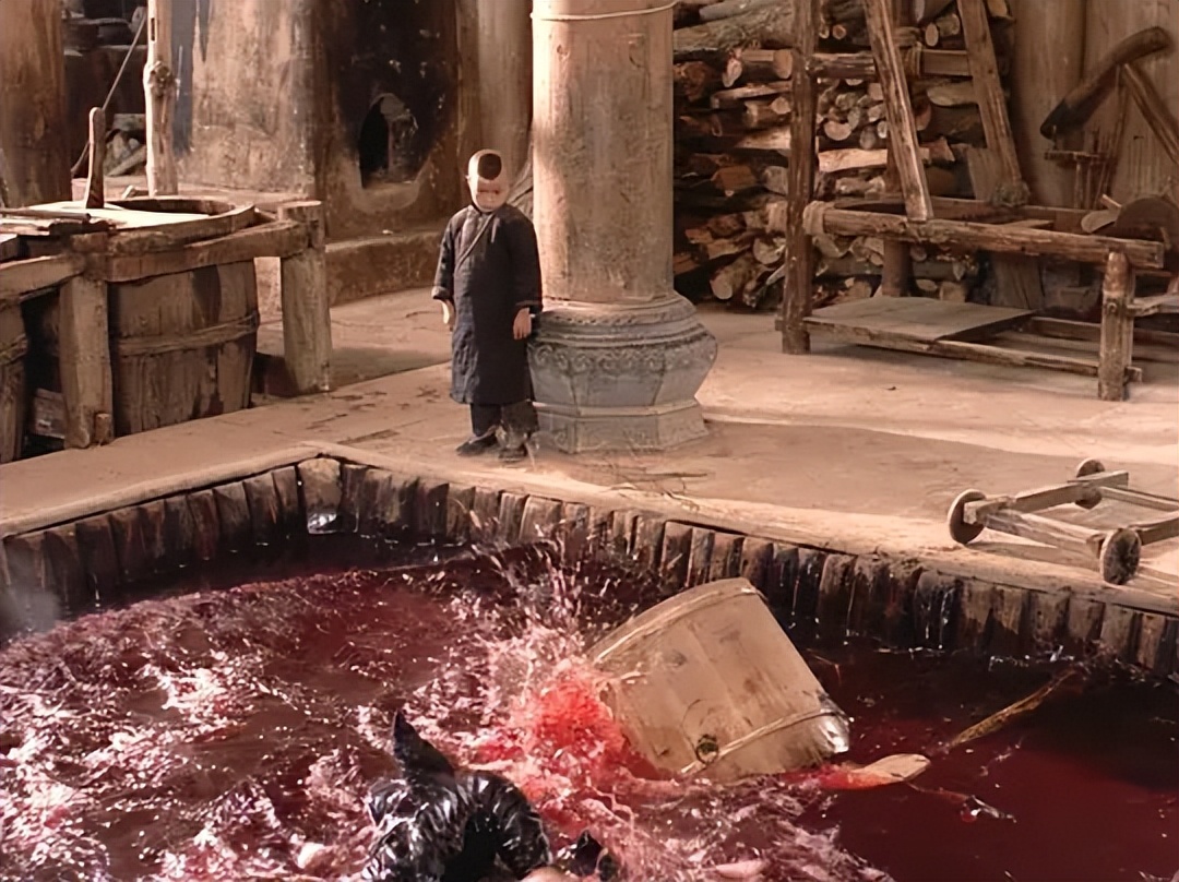 *窥偷**、*虐性**、不伦恋，这部90年代的电影戳破了压抑扭曲的人性欲望