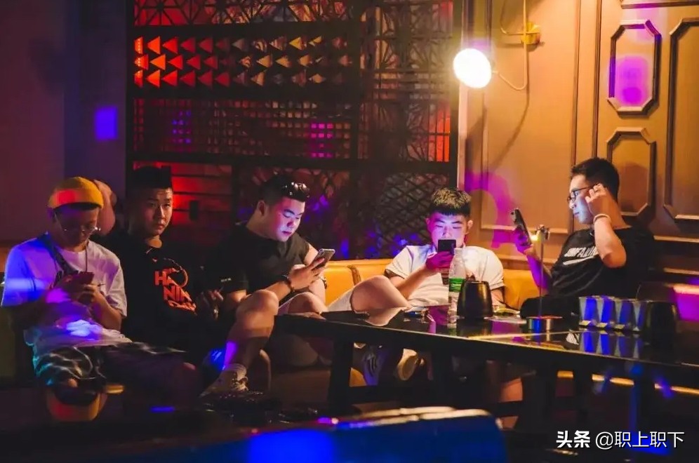 如何看待名校毕业生涌入小县城,大量985毕业生涌入县城意味着什么