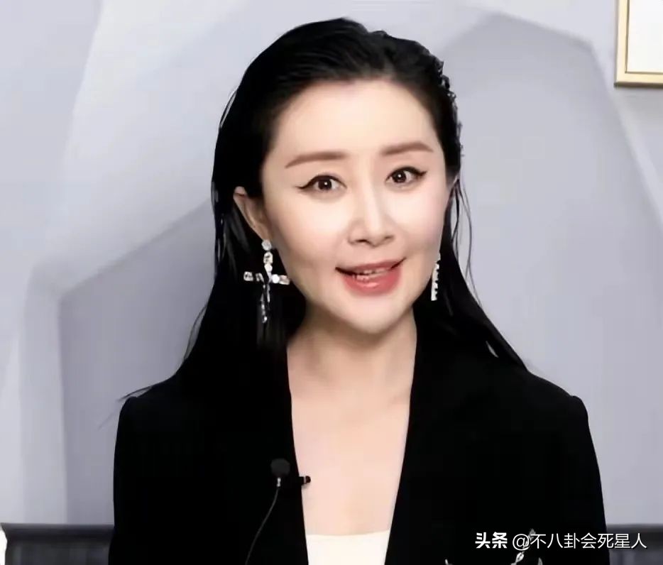 假头发假鼻子,假头发和假肚皮