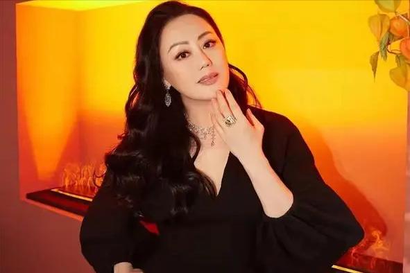 章小蕙凭什么还清债务,章小蕙现资产多少亿