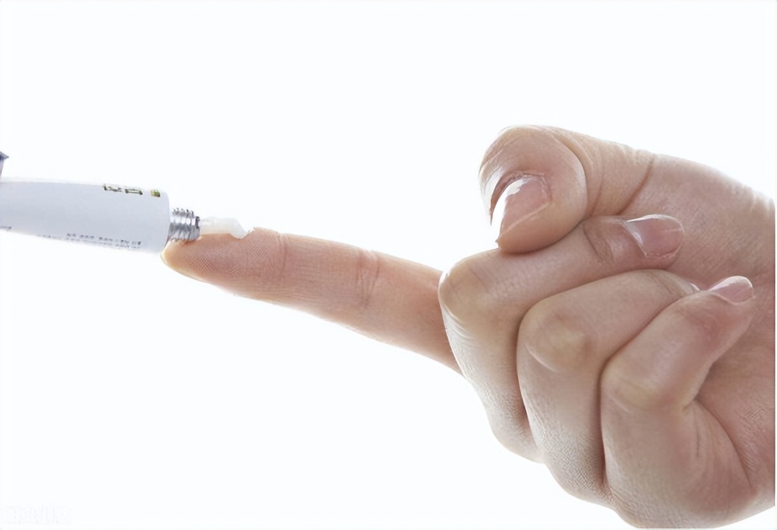 医生：2块钱一支的红霉素软膏不是万能药，别乱用