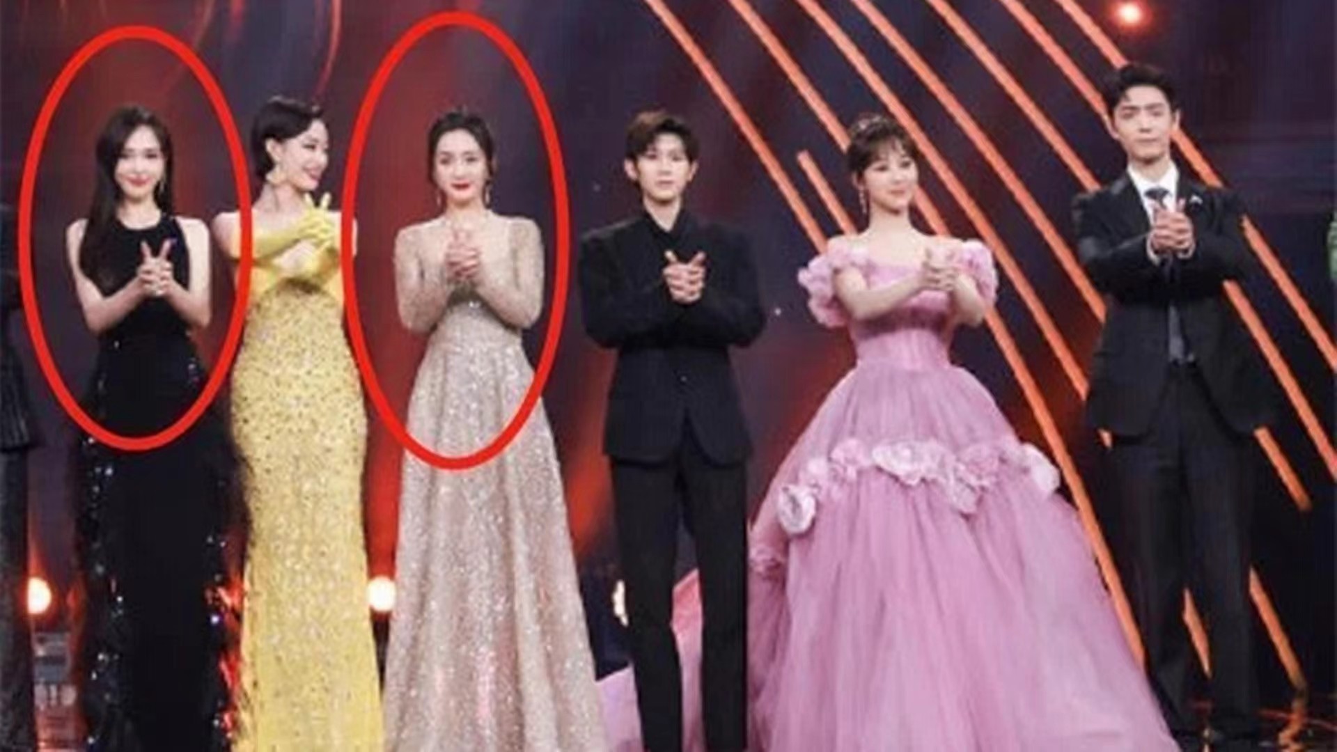 彩带落在杨紫身上肖战反应,彩带掉在女明星礼服上