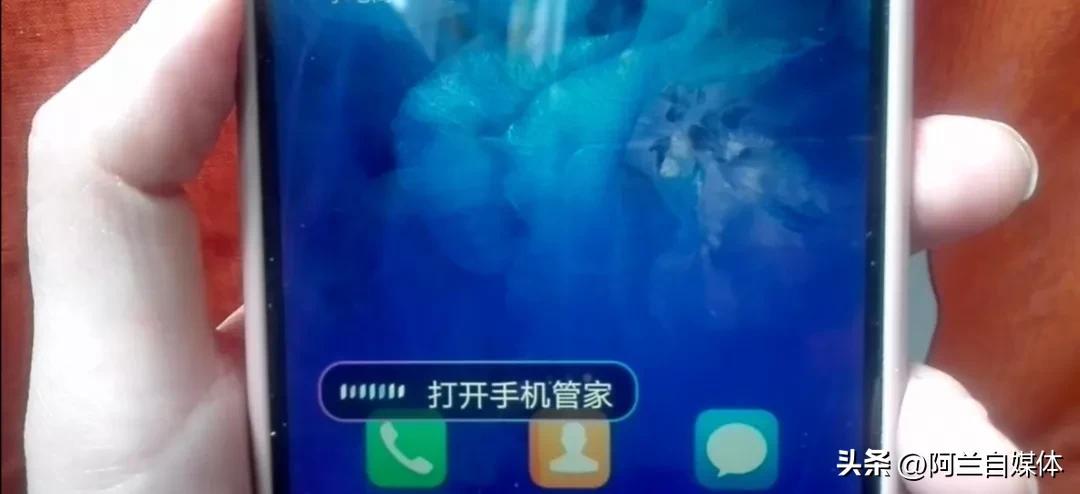 手机快速打开手电筒的两种方法,vivo手机快速打开手电筒的方法