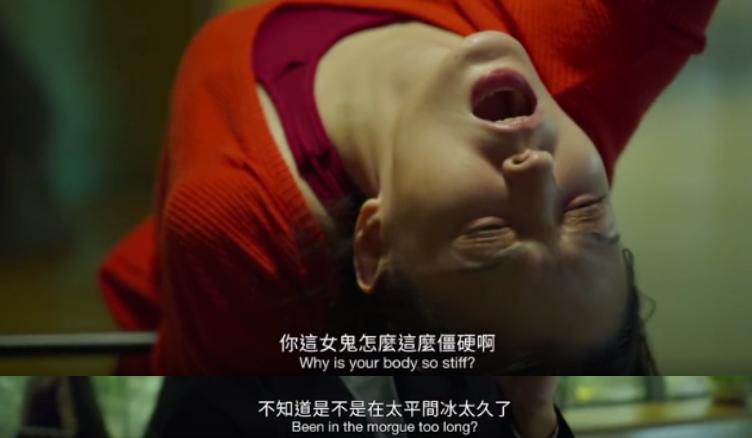 比《哭悲》还上头？逃犯吃屎，警察“全裸”查案，致敬《无间道》