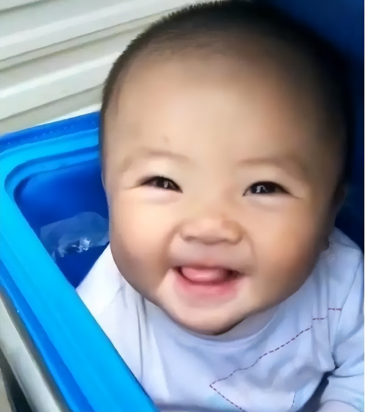 带女儿菲儿送外卖央视,安徽穷小子带女儿一起送外卖