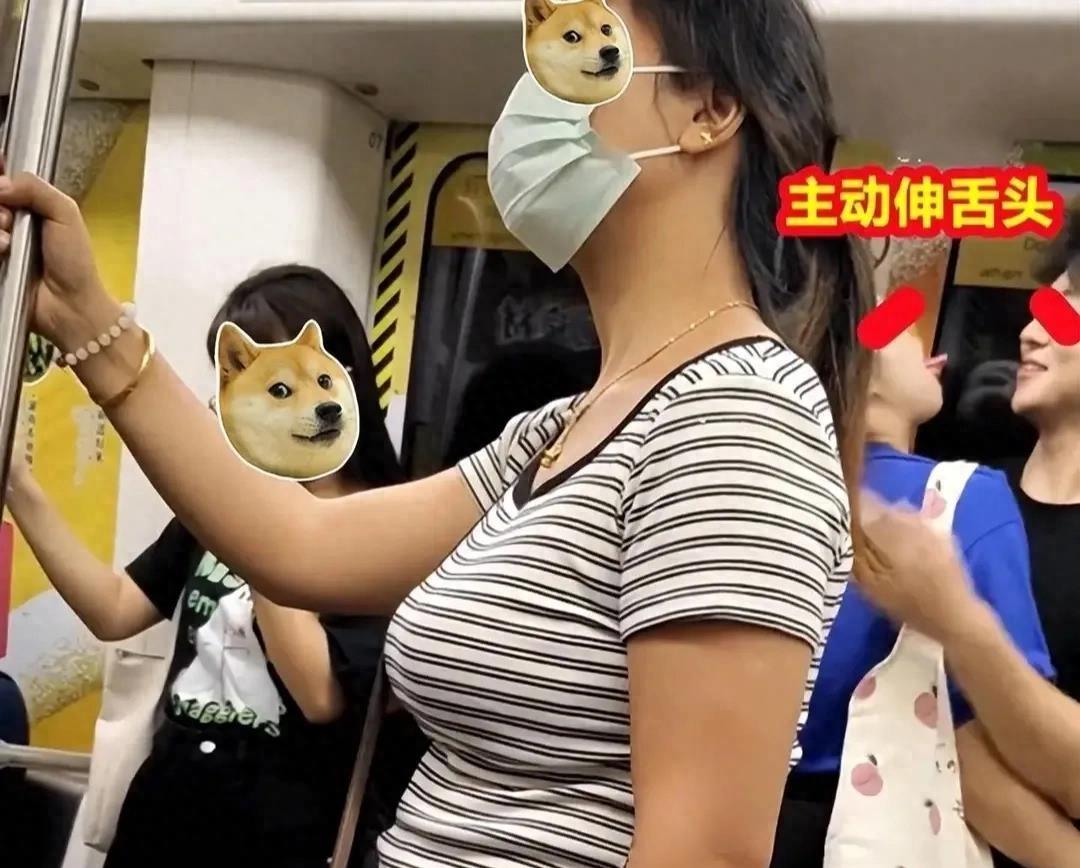 上海地铁情侣不当行为曝光：皮包遮住手*处私**引起关注