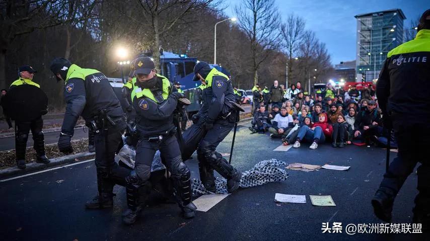 海牙入侵法案,海牙通缉令的威慑力