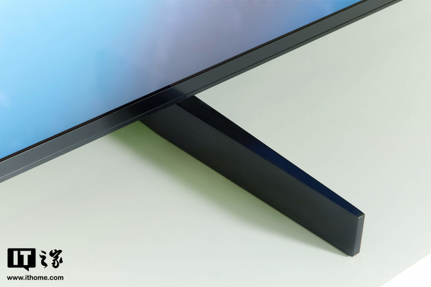 TCLQ10H深度体验让MiniLED电视疯狂卷起来