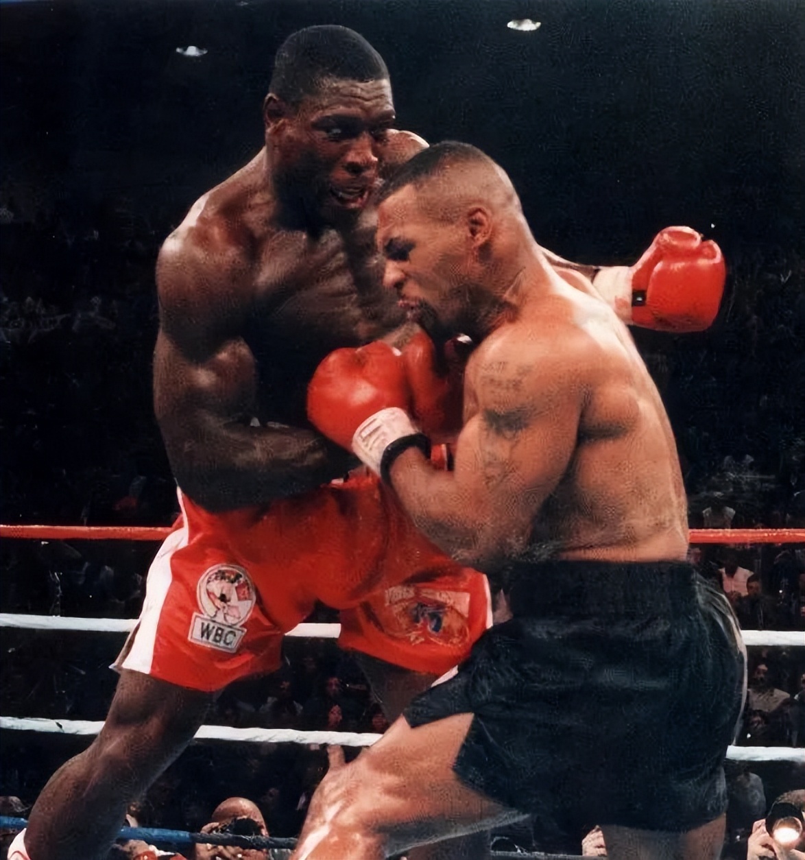 职业拳击手跟普通人打架,职业拳击手被混混打死