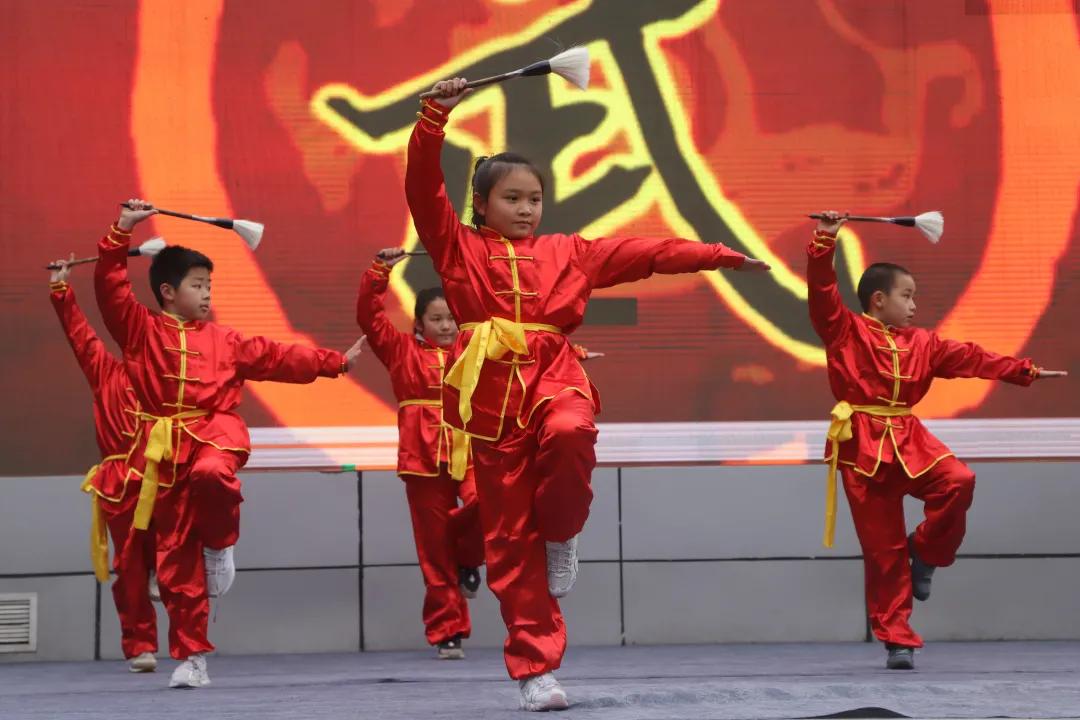 开学啦听听新生的感受,开学了看一下宿舍的环境