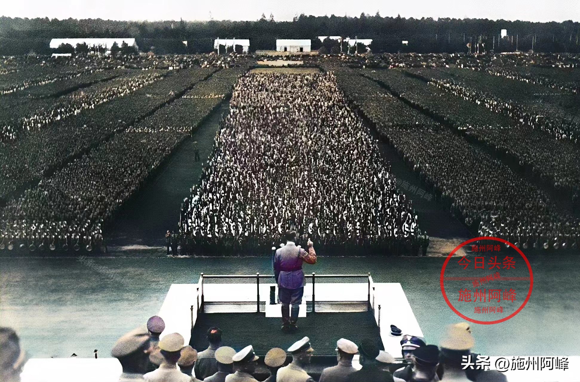 老照片：坐完牢刚出狱时的希特勒，与帝国大厦同框的兴登堡号飞艇