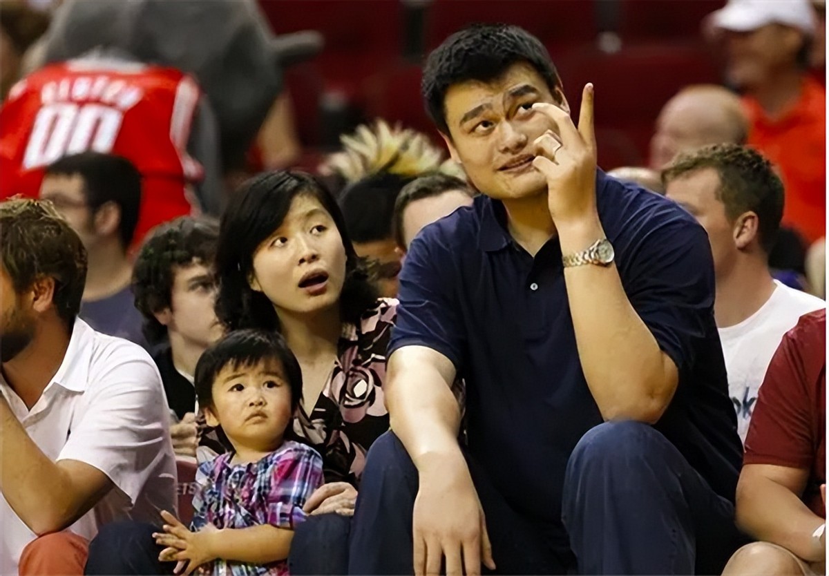 姚明与妻子叶莉,姚明妻子叶莉体重多少