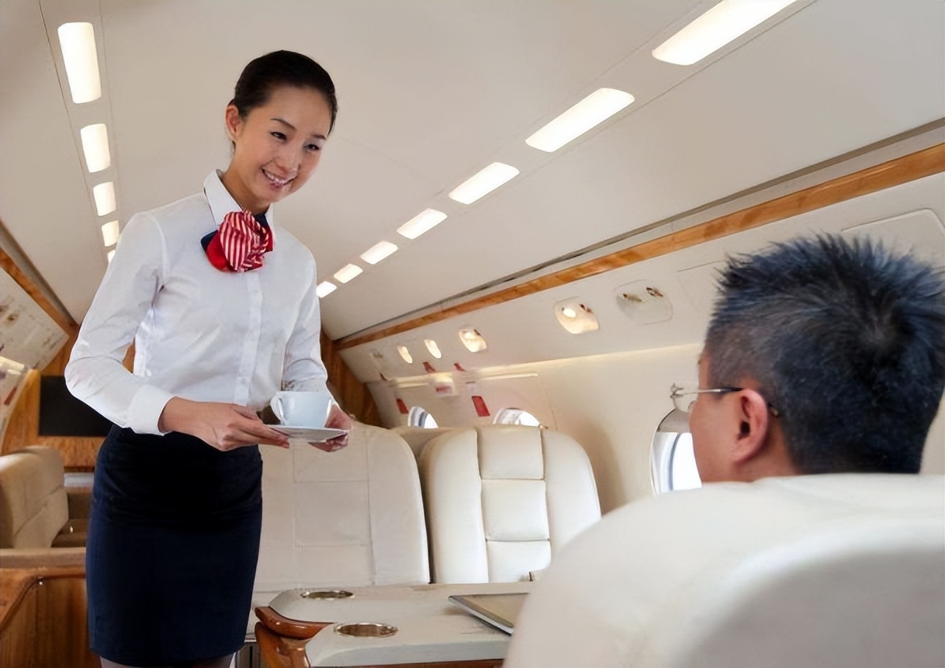 飞机上可以随便要什么东西,飞机上这五样东西是免费的