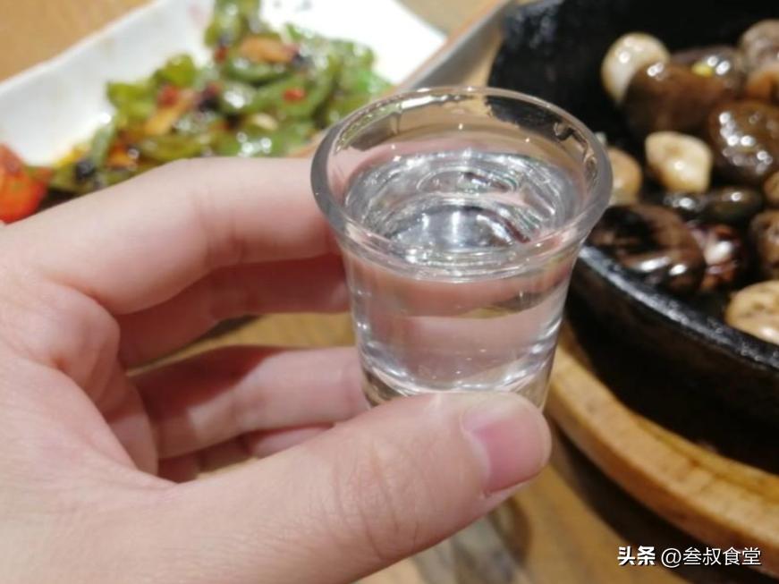 喝完酒后非常口渴是勾兑酒吗,喝完酒后口干舌燥还感觉饿