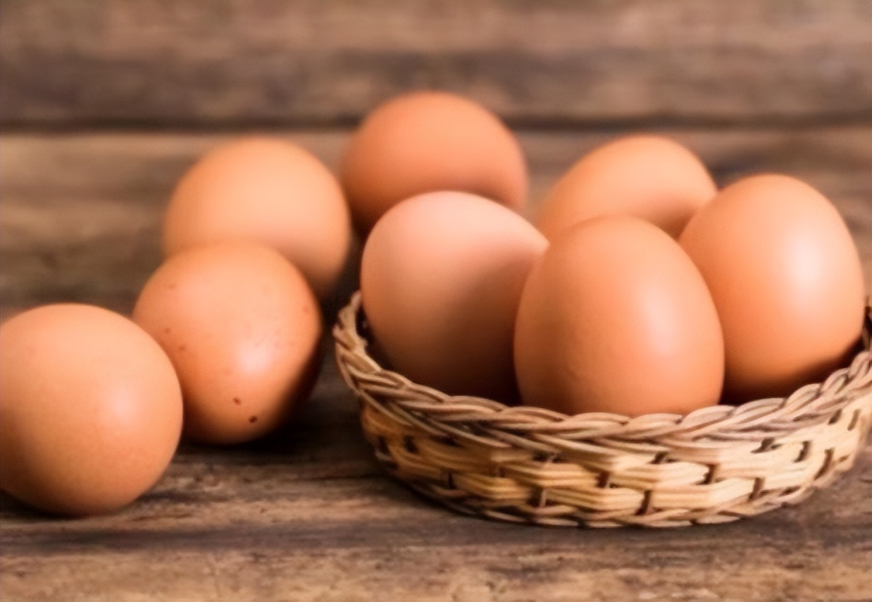 鸡蛋黄最多可以吃几个,鸡蛋黄每天最多能吃几个