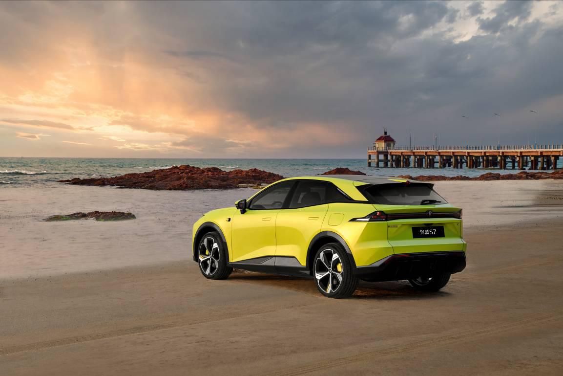 “电动平权、智能平权”深蓝品牌战略发布会暨S7大规模交付启动