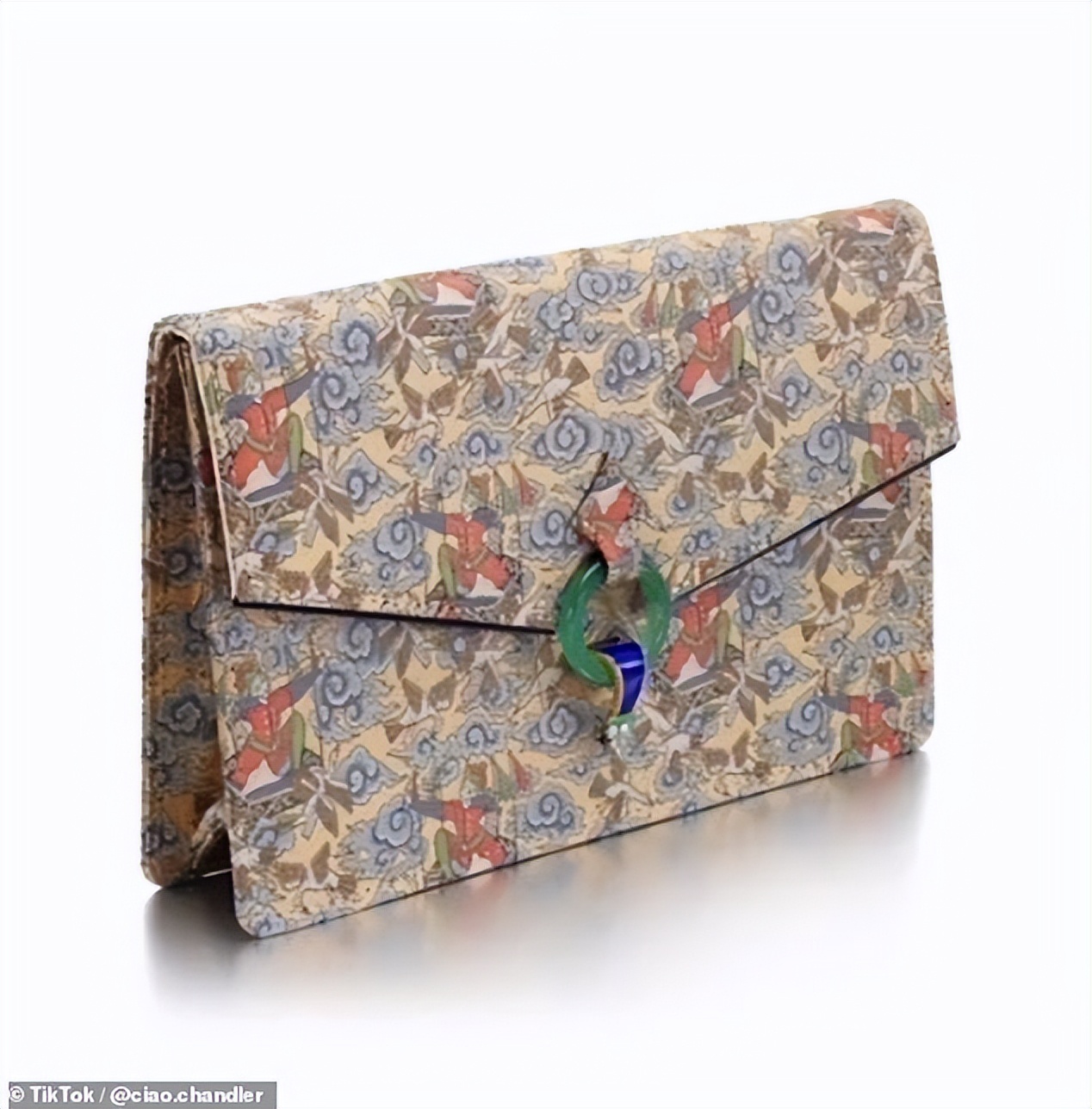 女子花1美元拍下旧钱包,未料是大牌百年前作品,镶着12颗真宝石