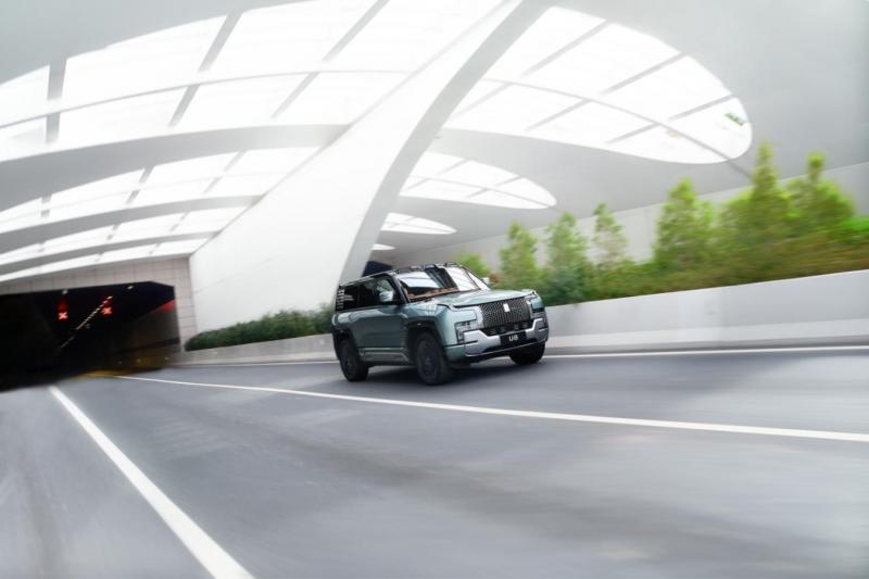 仰望u8龙石绿和萤石白怎么选,仰望u8哑光龙石