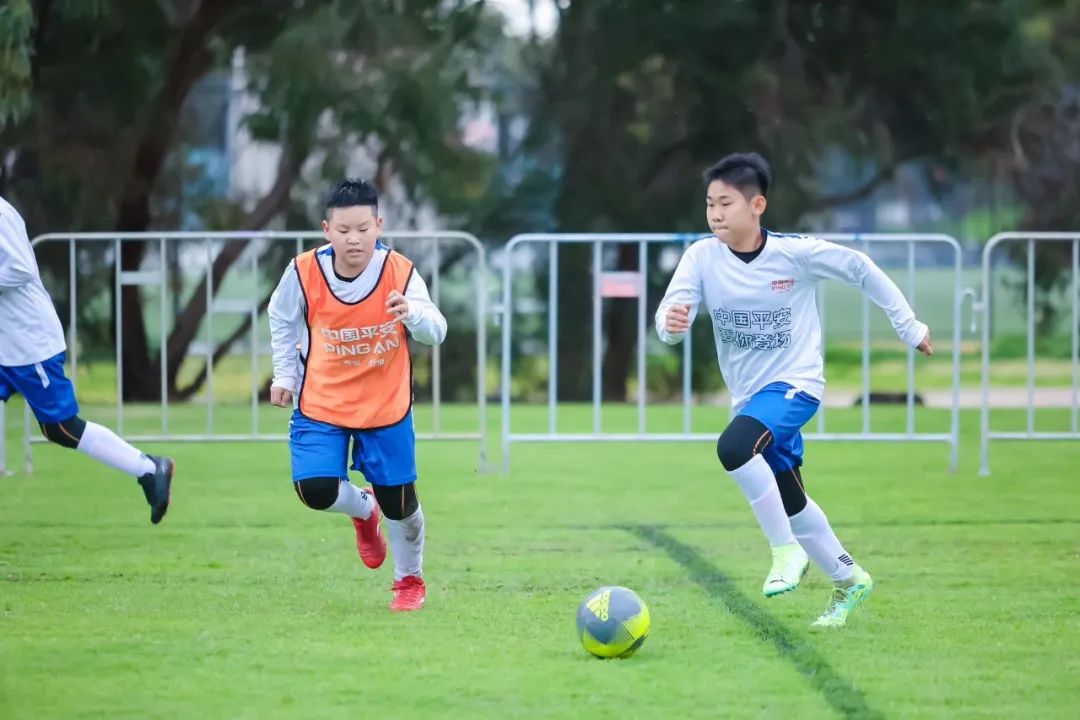 足球踢得远靠哪的力量,足球场上任何位置都能踢