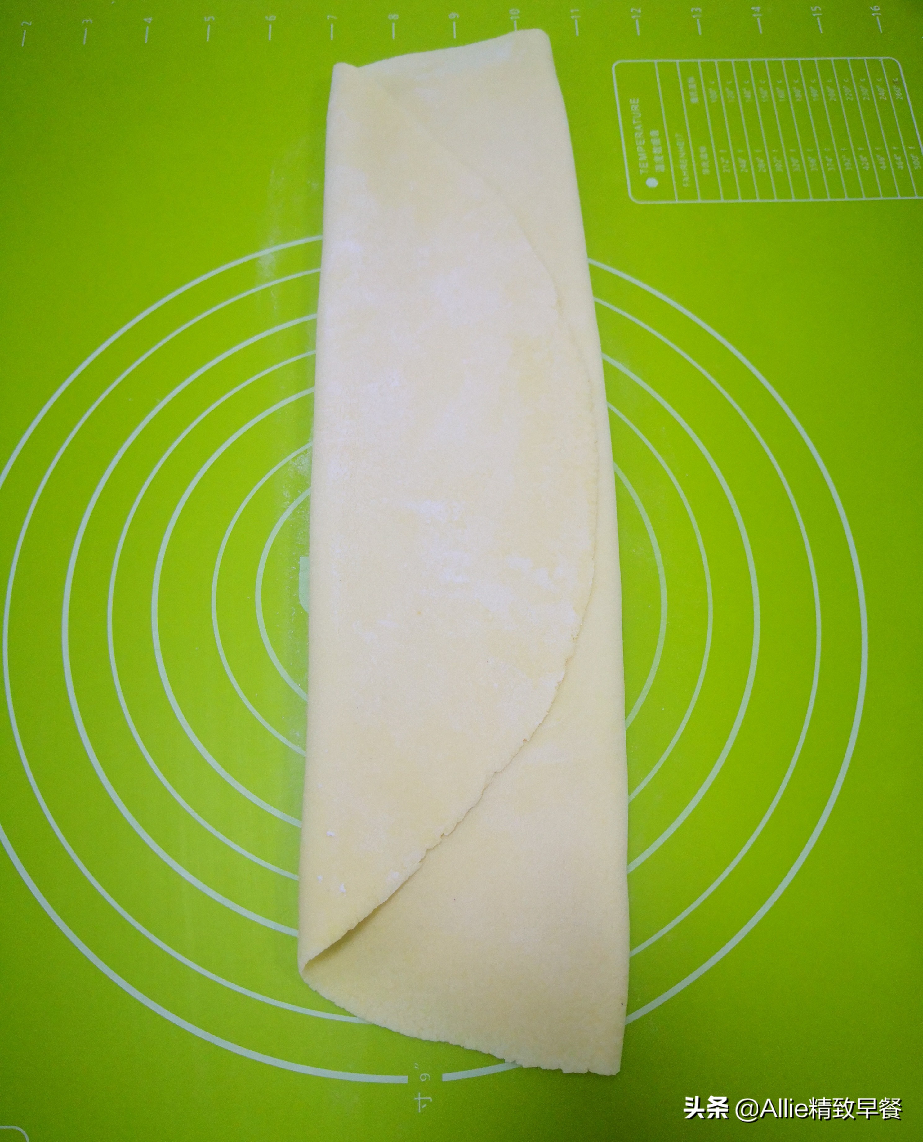 脆皮烤鸡做法烤箱教程,在家就能做的爆汁脆皮烤鸡