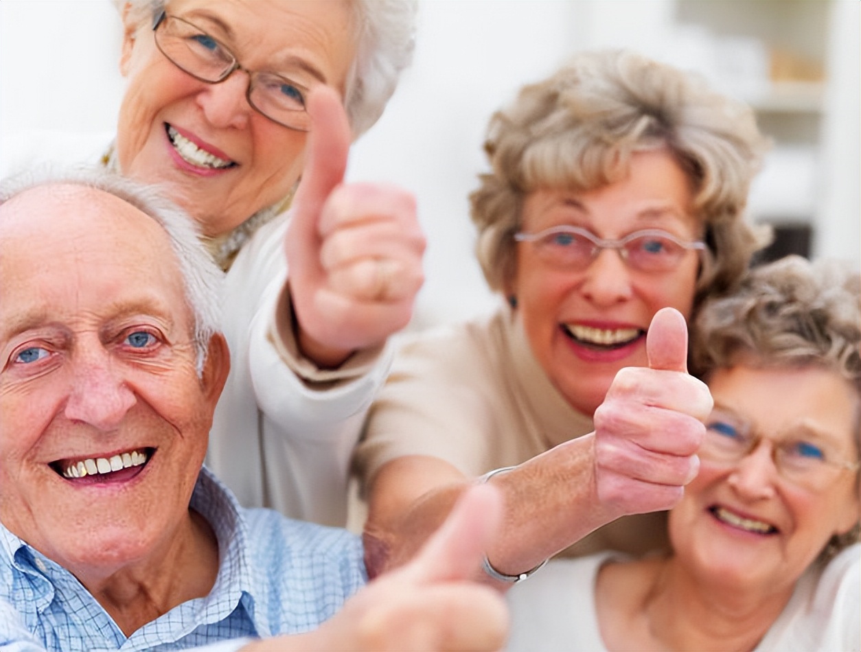 岁数大的老人尿频,老年人总尿裤子