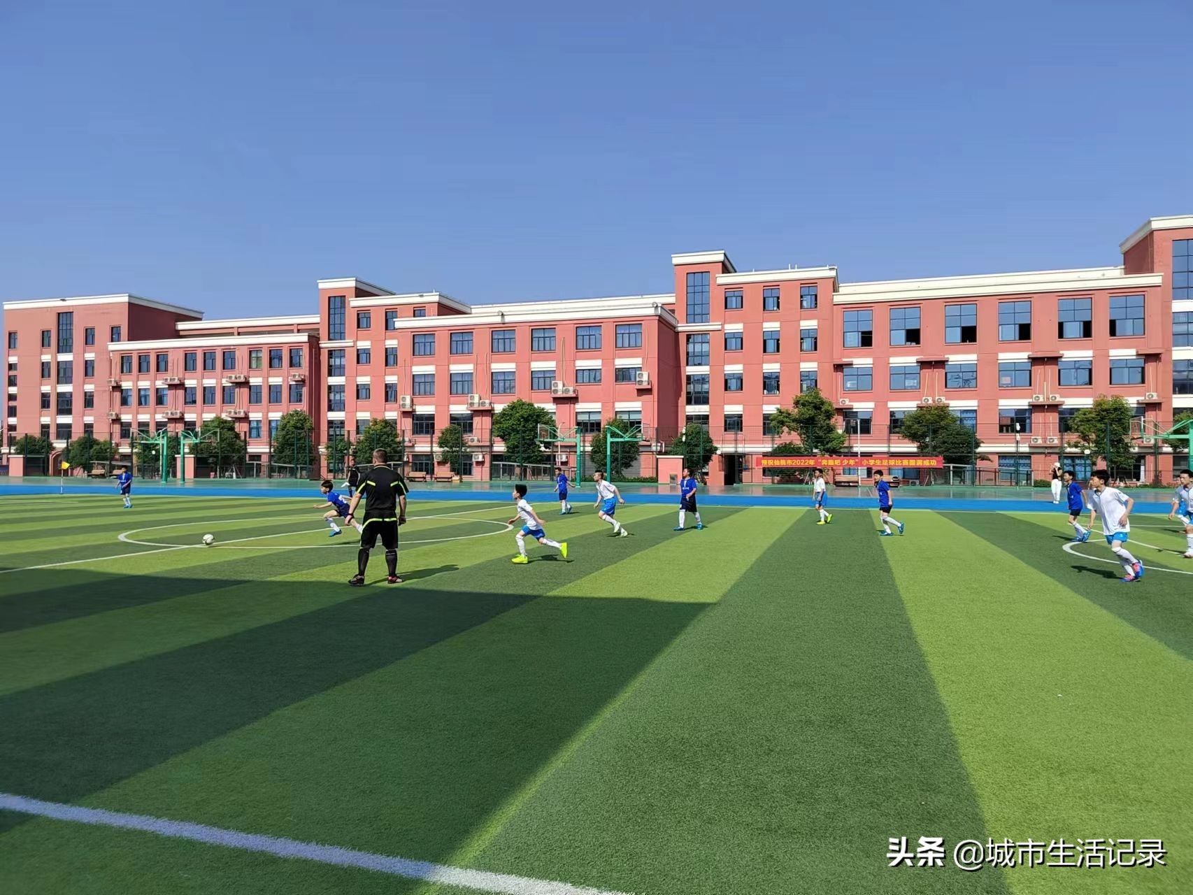 仙桃市“奔跑吧·少年”小学生足球比赛火热进行中