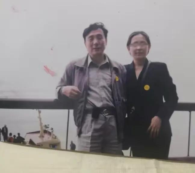 2022年57岁妇女跟8旬老翁离婚,分得5亿家产,老翁气晕：丢财又丢人