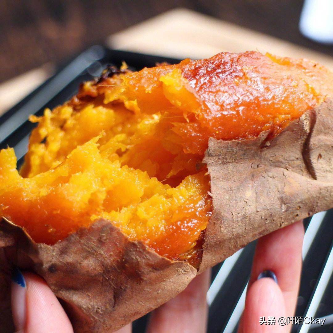 2022春节前夕奈雪的茶与小红书联名推出“小红薯”系列新品奶茶