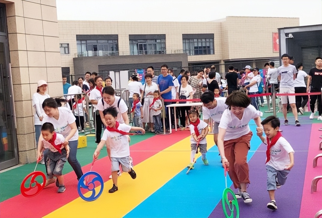 七彩童年活动环创,七彩童年庆六一活动