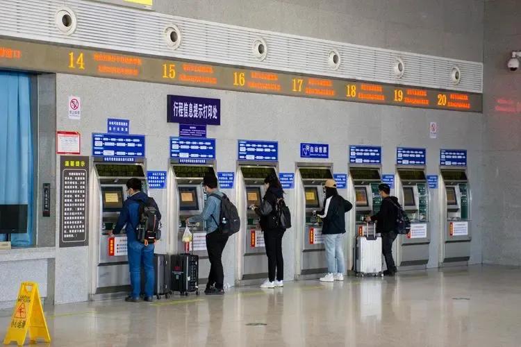 第一次出门坐火车怎么坐,自己在家坐高铁怎么坐