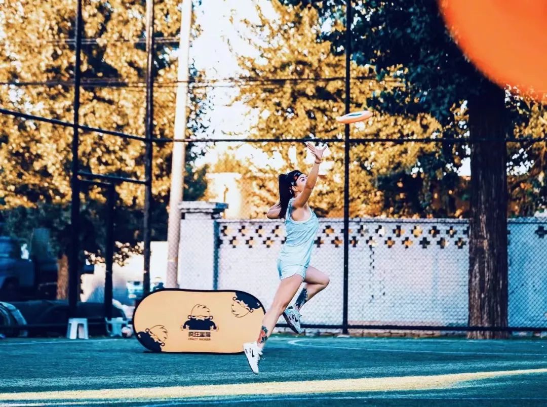 飞盘运动现在怎么没人玩了,飞盘运动几个人玩