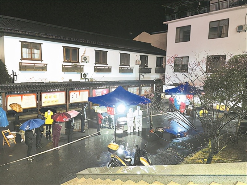 封控区管理既有力度又有温度,封控区的温暖瞬间