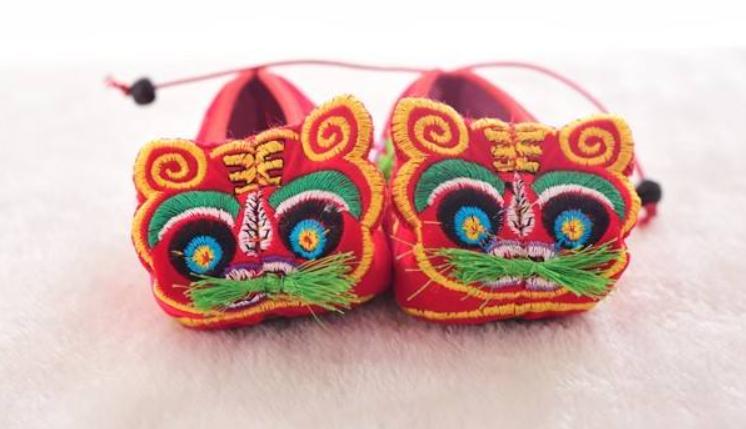 虎头鞋故事,虎头鞋的故事传说